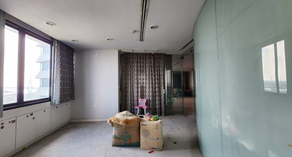 For sale 3 bedrooms condo in Yan Nawa, Bangkok