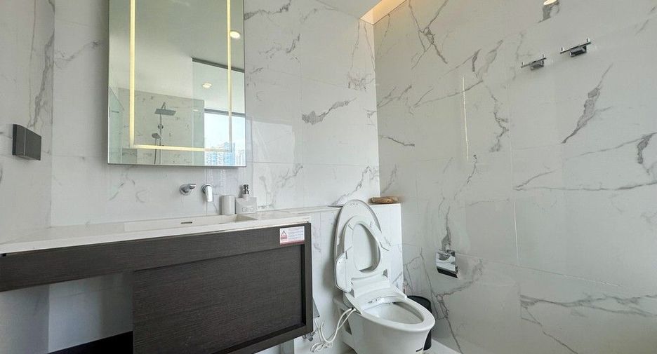 For sale 2 bedrooms condo in Khlong Toei, Bangkok