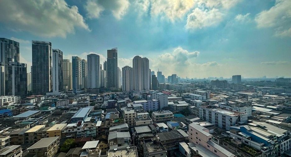 For sale 2 bedrooms condo in Khlong Toei, Bangkok