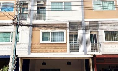 For sale 3 bedrooms townhouse in Suan Luang, Bangkok