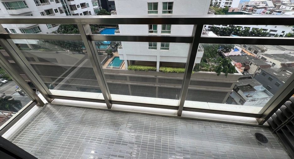 For sale 1 bed condo in Khlong Toei, Bangkok