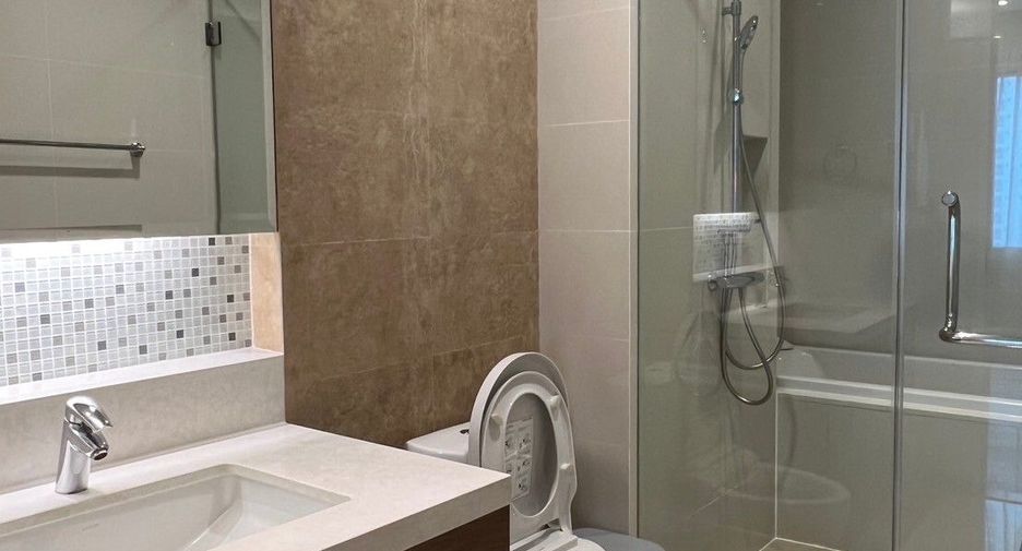 For sale 1 bed condo in Khlong Toei, Bangkok