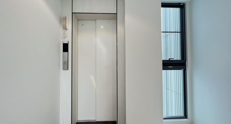For sale 4 bedrooms house in Saphan Sung, Bangkok