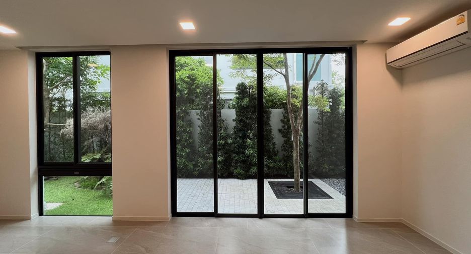 For sale 4 bedrooms house in Saphan Sung, Bangkok