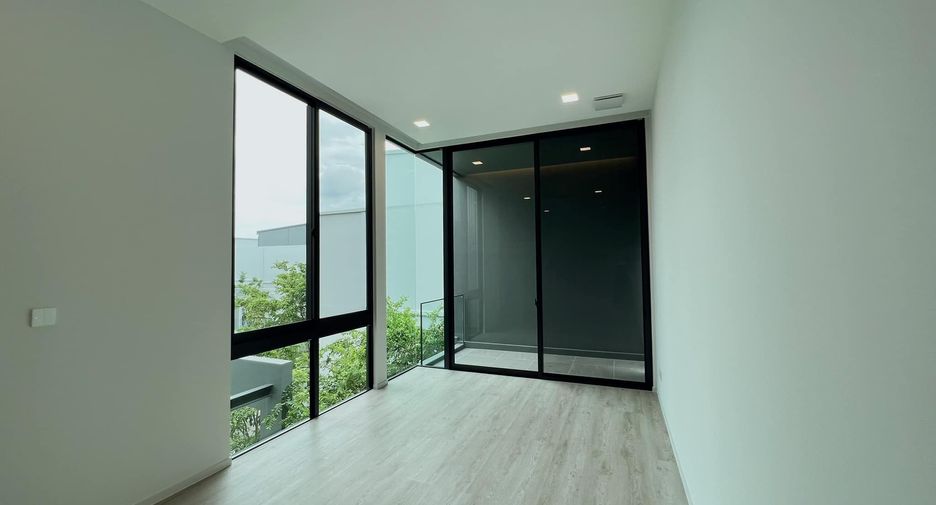 For sale 4 bedrooms house in Saphan Sung, Bangkok