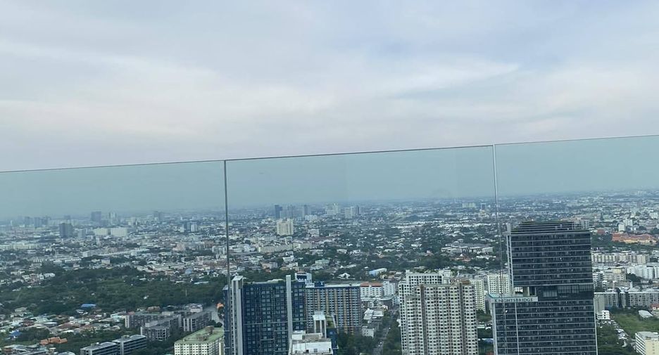 For sale 3 bedrooms condo in Khlong Toei, Bangkok