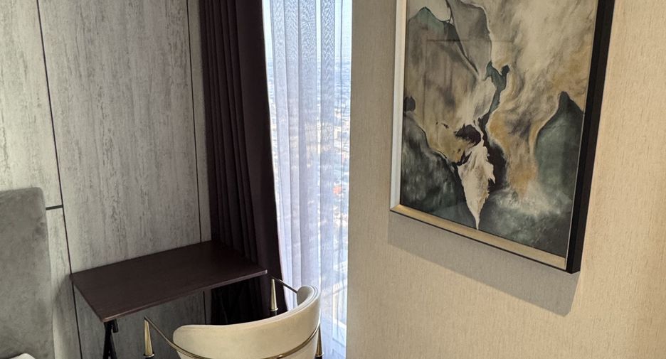 For sale 3 bedrooms condo in Khlong Toei, Bangkok