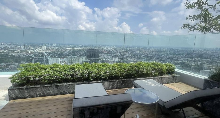 For sale 3 bedrooms condo in Khlong Toei, Bangkok