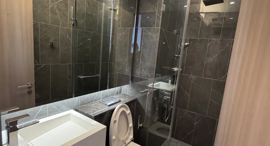For sale 3 bedrooms condo in Khlong Toei, Bangkok