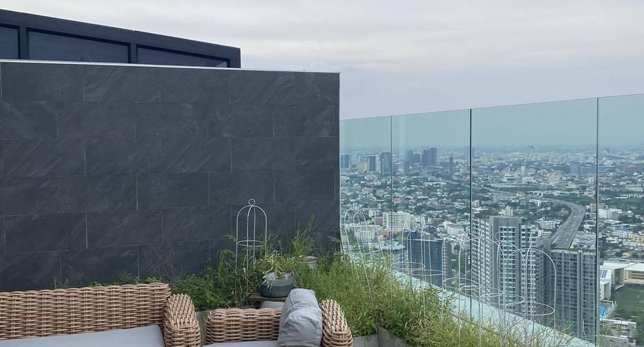 For sale 3 bedrooms condo in Khlong Toei, Bangkok