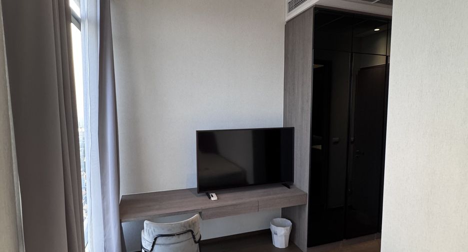 For sale 3 bedrooms condo in Khlong Toei, Bangkok