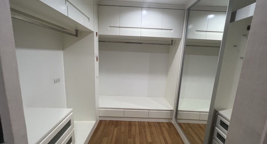 For sale 1 bed condo in Yan Nawa, Bangkok