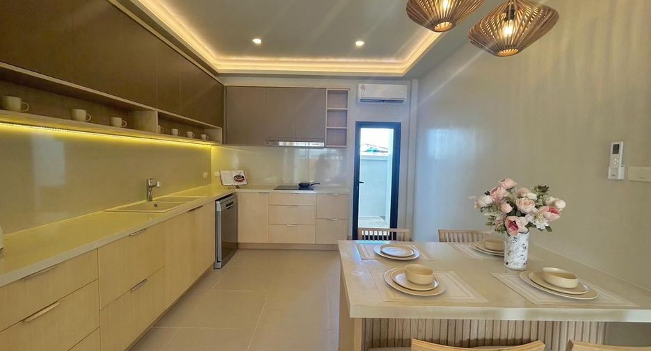 For rent 3 bedrooms villa in Mueang Phuket, Phuket