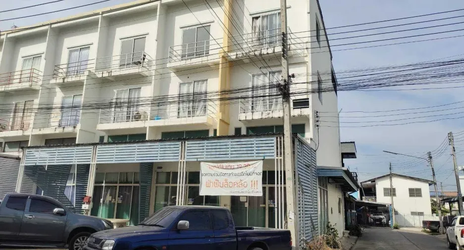 出租 9 卧室 联排别墅 在 Thanyaburi, Pathum Thani