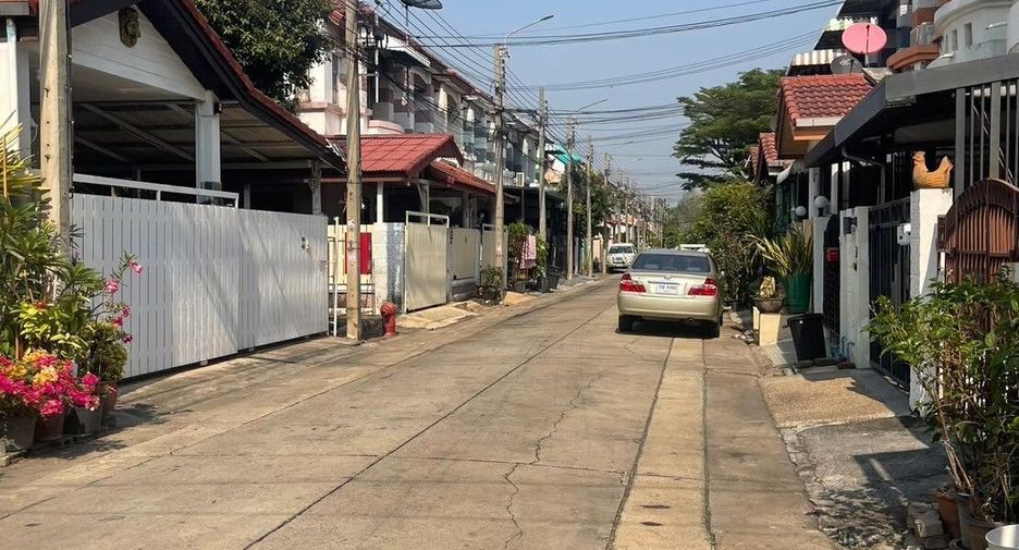 Casa adosada en venta y en alquiler de 2 habitaciones en Bang Bua Thong, Nonthaburi