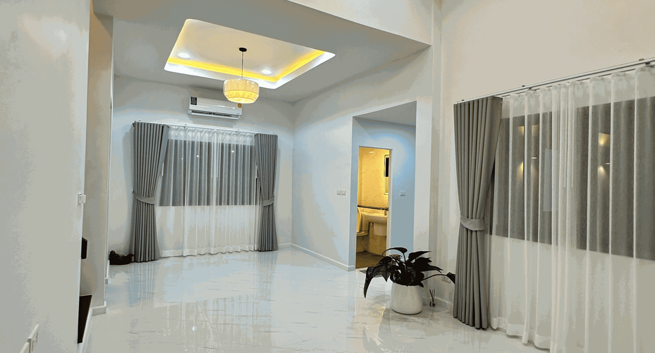 For sale 3 bedrooms house in Mueang Lop Buri, Lopburi