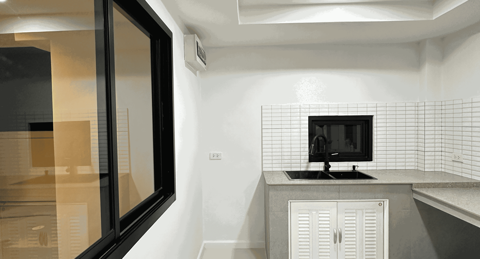 For sale 3 bedrooms house in Mueang Lop Buri, Lopburi