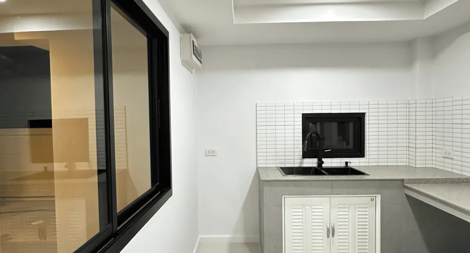 For sale 3 bedrooms house in Mueang Lop Buri, Lopburi