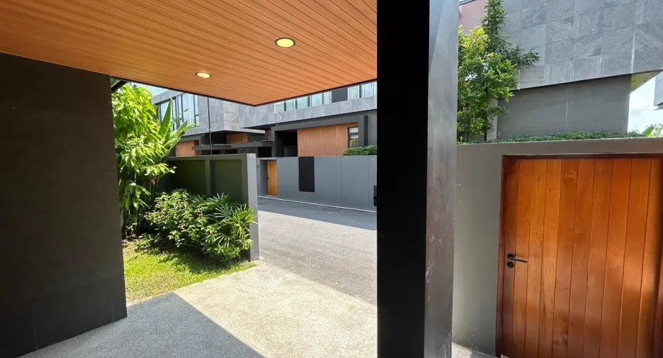 For rent 4 bedrooms villa in Mueang Phuket, Phuket