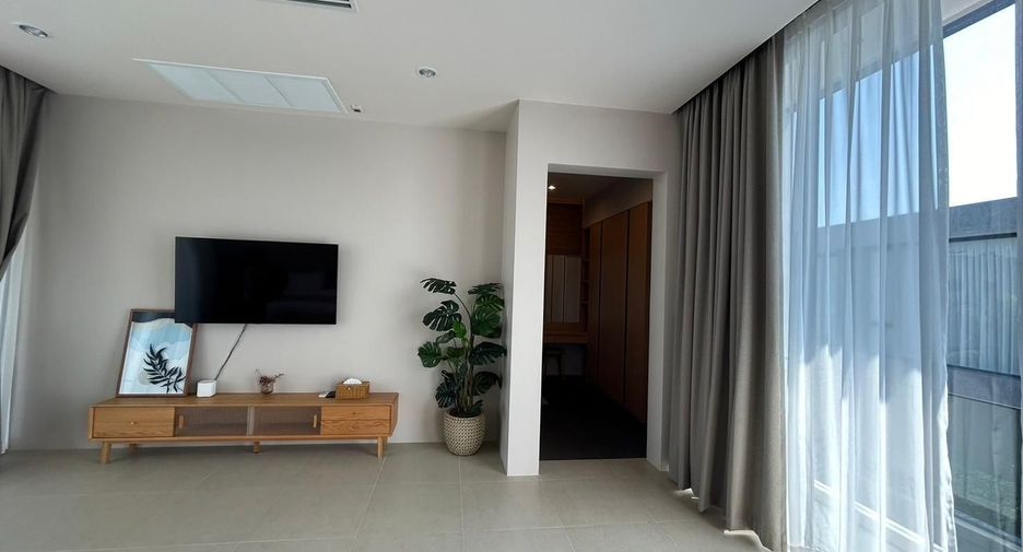 For rent 4 bedrooms villa in Mueang Phuket, Phuket