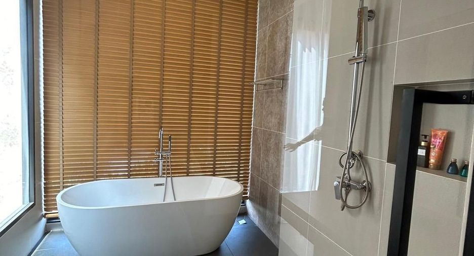 For rent 4 bedrooms villa in Mueang Phuket, Phuket
