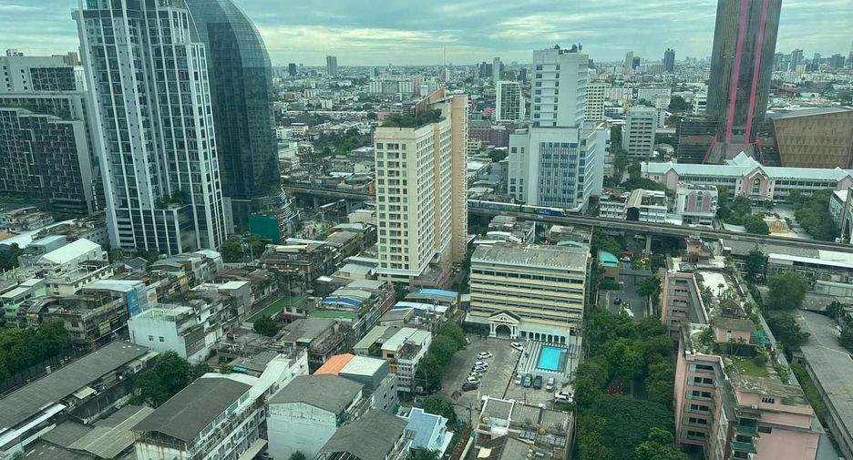 For sale 2 bedrooms condo in Phaya Thai, Bangkok