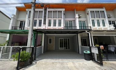 For sale 4 bedrooms townhouse in Bang Phli, Samut Prakan