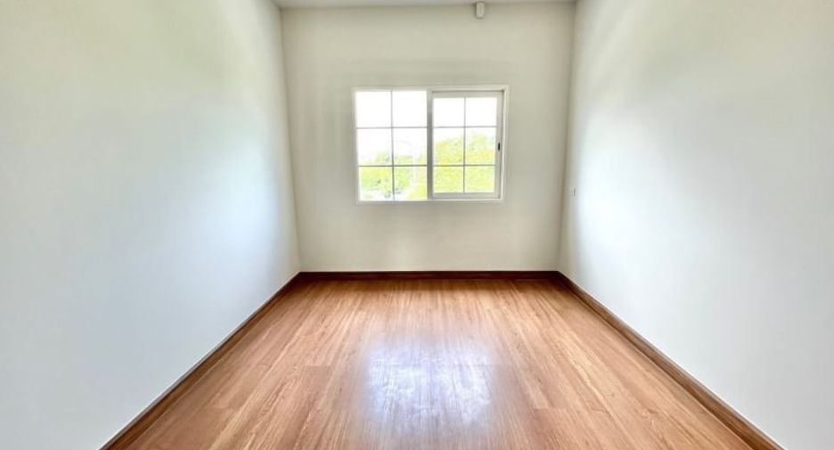 For sale 4 bedrooms townhouse in Bang Phli, Samut Prakan