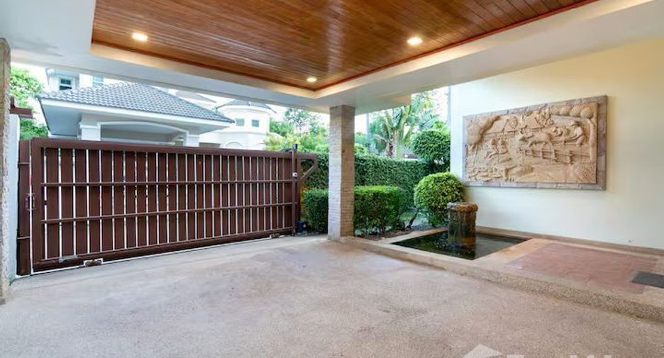 For rent 4 bedrooms villa in Mueang Phuket, Phuket