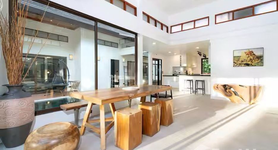 For rent 4 bedrooms villa in Mueang Phuket, Phuket