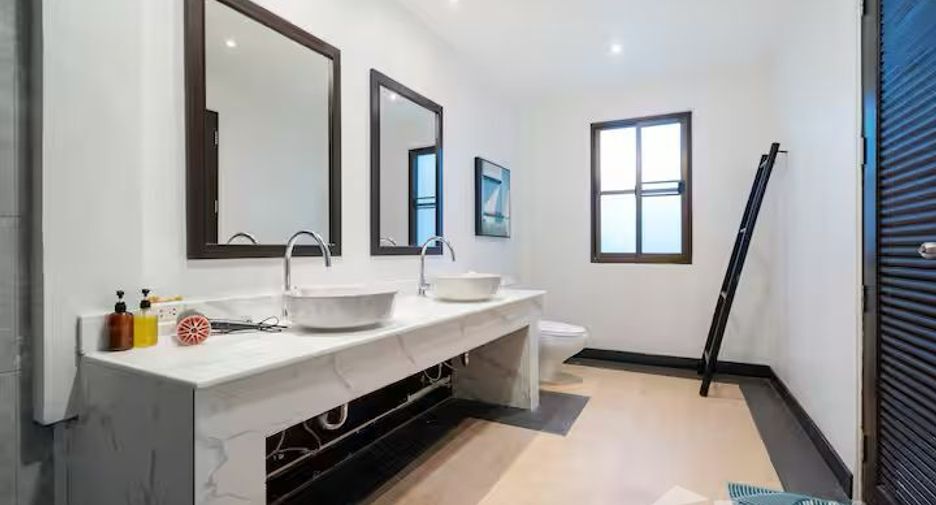 For rent 4 bedrooms villa in Mueang Phuket, Phuket