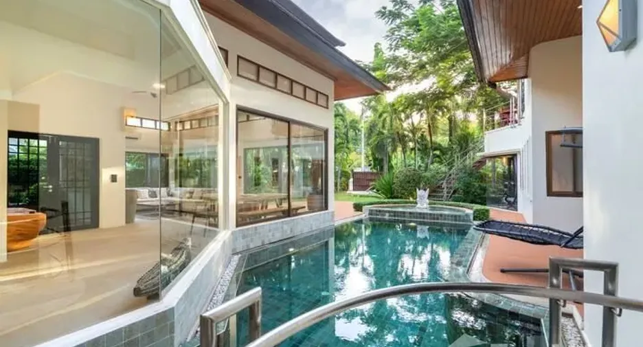 For rent 4 bedrooms villa in Mueang Phuket, Phuket