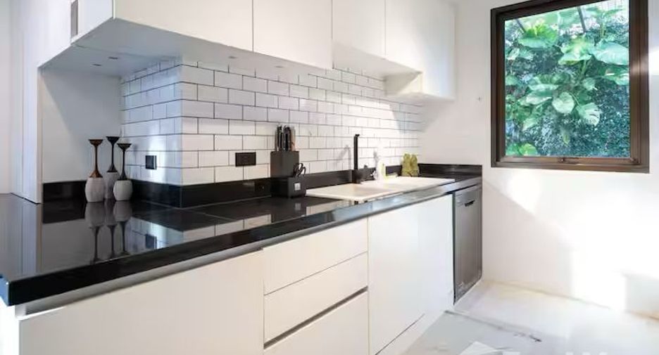 For rent 4 bedrooms villa in Mueang Phuket, Phuket