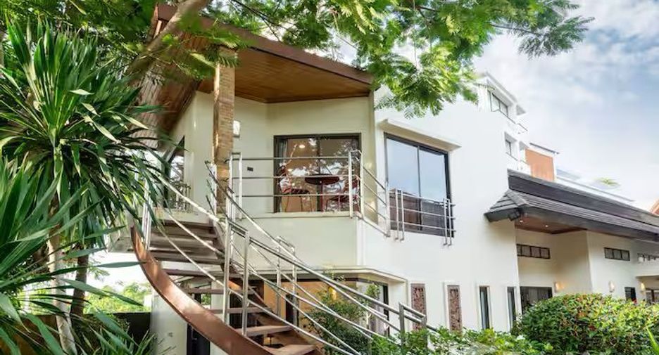 For rent 4 bedrooms villa in Mueang Phuket, Phuket