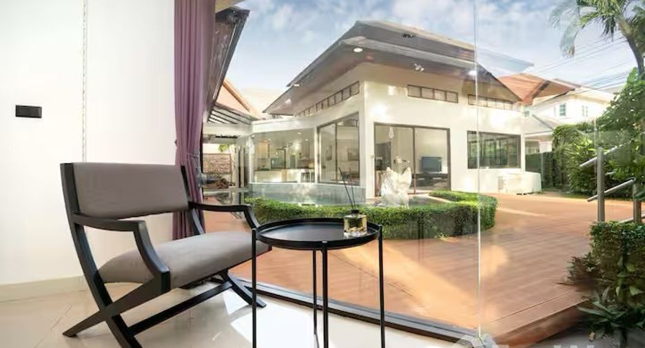 For rent 4 bedrooms villa in Mueang Phuket, Phuket
