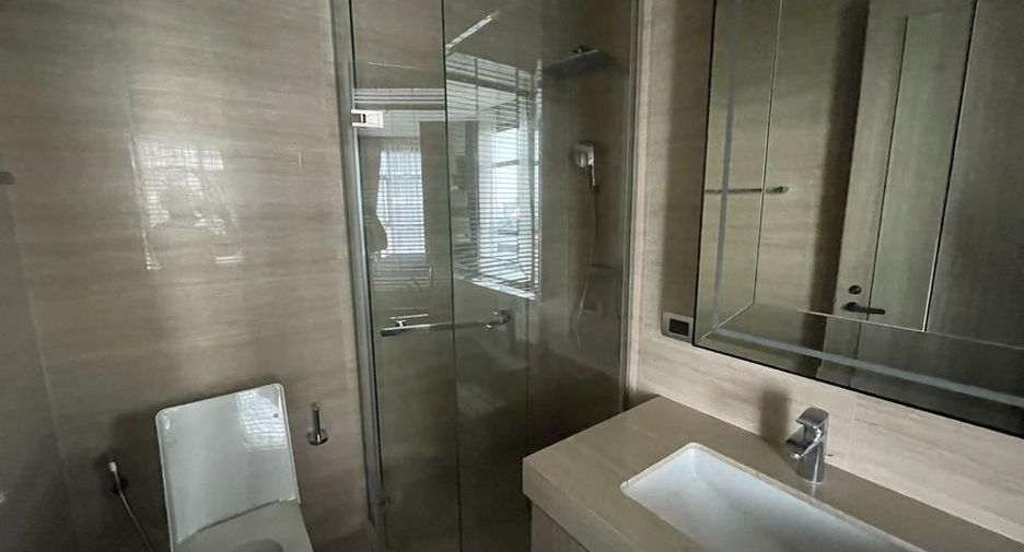 For sale 1 bed condo in Khlong Toei, Bangkok