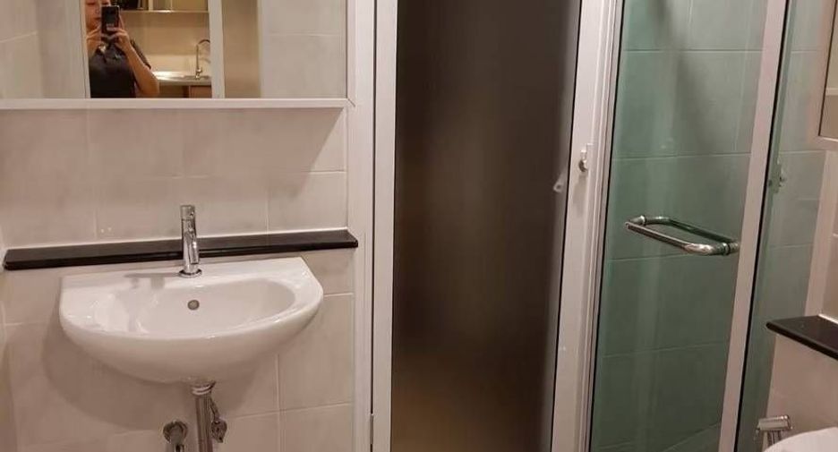 À vendre 2 chambres condo à Huai Khwang, Bangkok