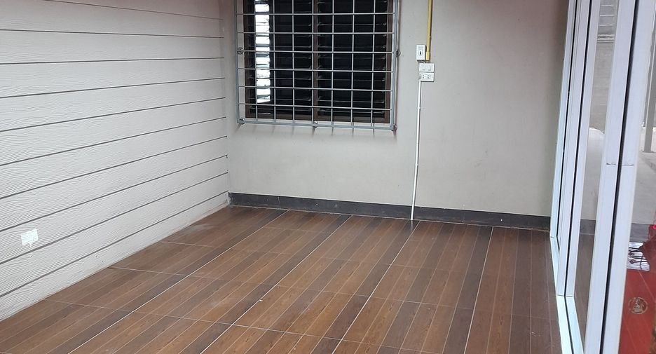 For sale 3 bedrooms house in Mueang Surat Thani, Surat Thani