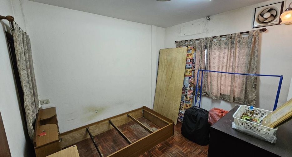 For rent 3 bedrooms townhouse in Mueang Nonthaburi, Nonthaburi