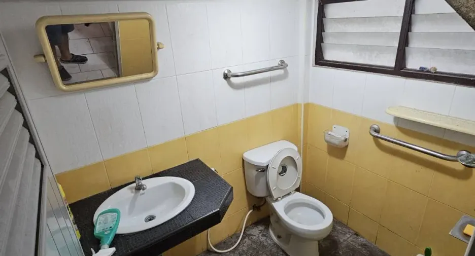 For rent 3 bedrooms townhouse in Mueang Nonthaburi, Nonthaburi