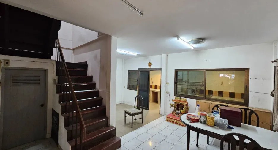 For rent 3 bedrooms townhouse in Mueang Nonthaburi, Nonthaburi