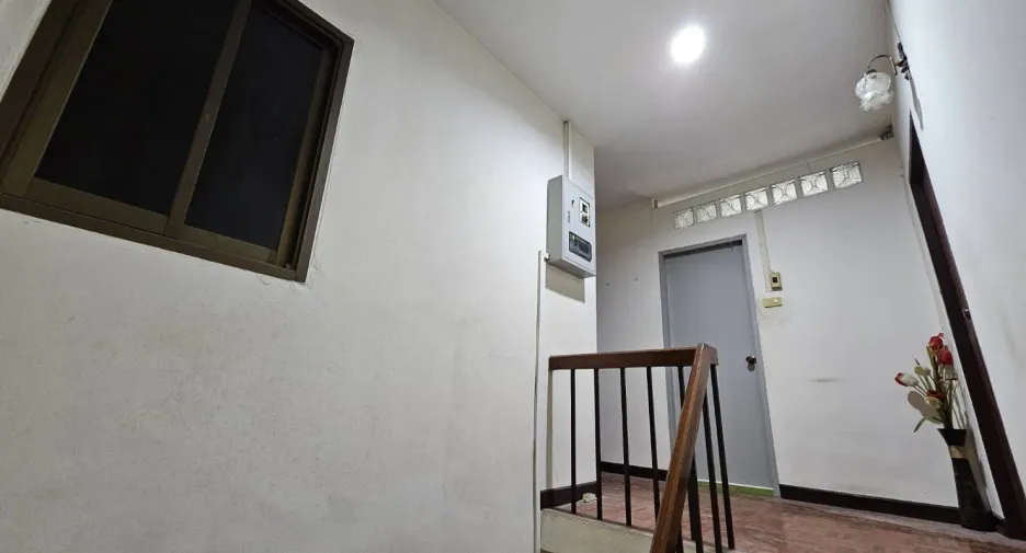 For rent 3 bedrooms townhouse in Mueang Nonthaburi, Nonthaburi