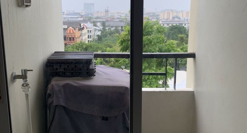 For sale 2 bedrooms condo in Wang Thonglang, Bangkok