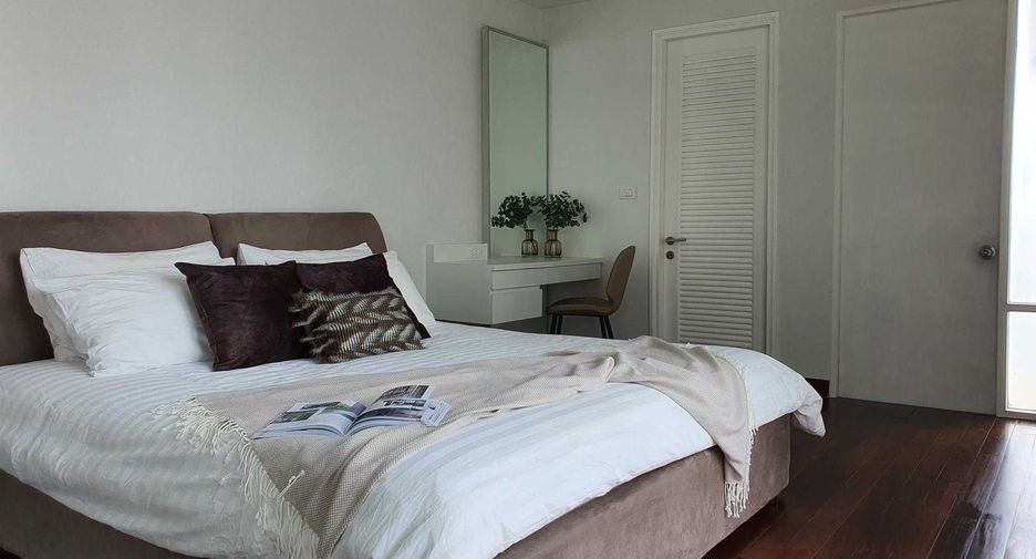 For sale 3 bedrooms condo in Khlong Toei, Bangkok