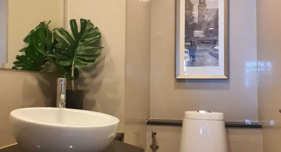 For sale 3 bedrooms condo in Khlong Toei, Bangkok
