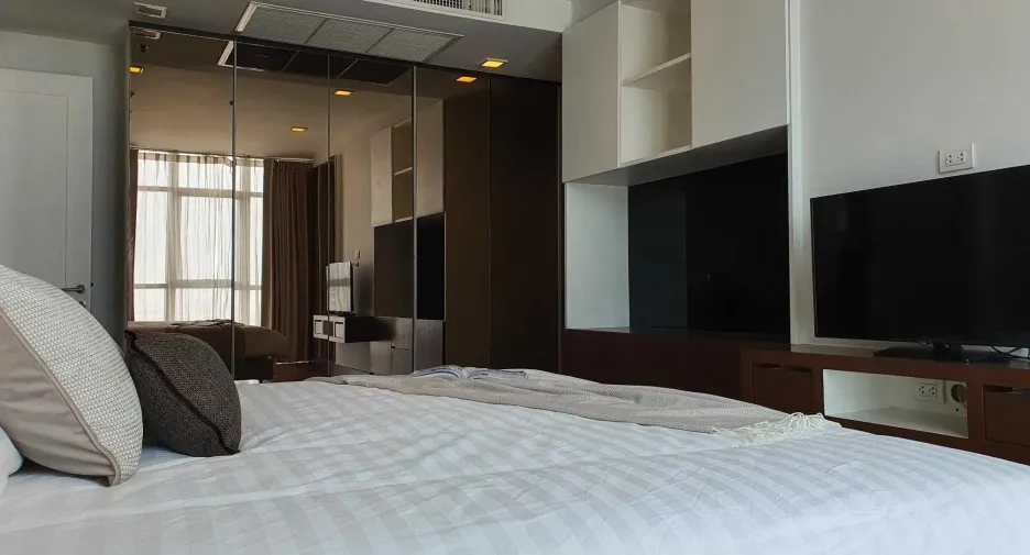 For sale 3 bedrooms condo in Khlong Toei, Bangkok