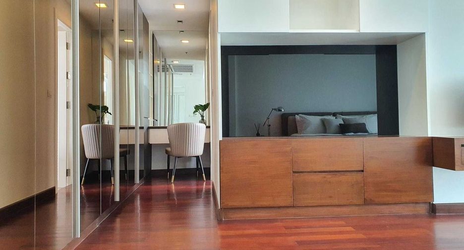 For sale 3 bedrooms condo in Khlong Toei, Bangkok