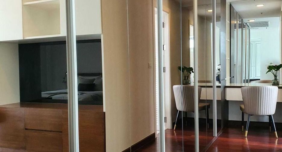 For sale 3 bedrooms condo in Khlong Toei, Bangkok