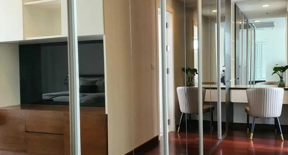 For sale 3 bedrooms condo in Khlong Toei, Bangkok