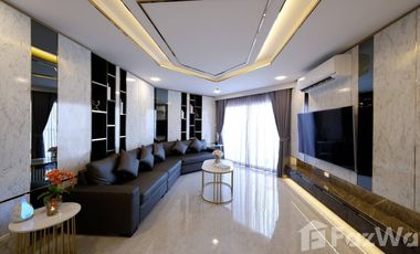 Wohnung zum Kauf mit 4 Zimmer in Huai Khwang, Bangkok